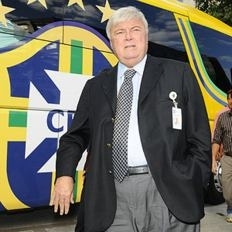 Ricardo Teixeira deve falar oficialmente sobre o assunto na tera ou na quarta.