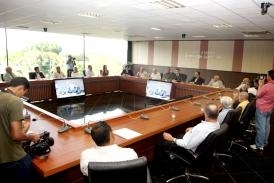 Governador Silval Barbosa com membros do Forum Pr Ferrovia no gabinete em Cuiab, liderado pelo vereador Vicente Vuolo