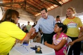 Governador Silval Barbosa e a secretria e primeira-dama, Roseli Barbosa, visitam servios oferecidos pelo Mutiro da C