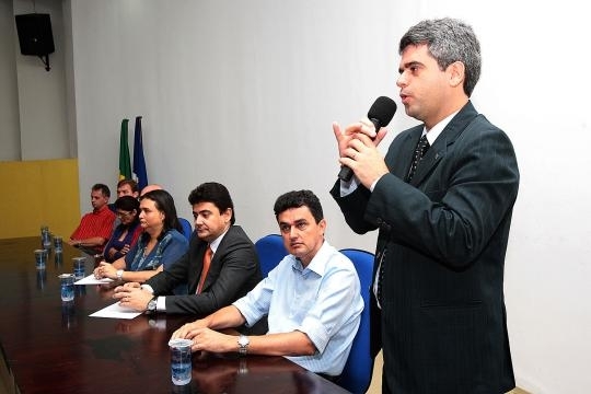 Secretaria de Educao realiza reunio de trabalho com prefeitos