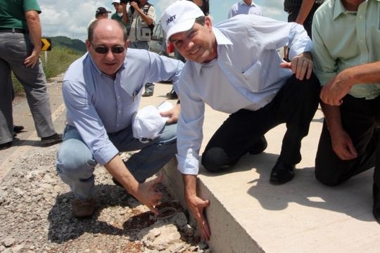 Diretor do Denit Luz Antnbio Pagot, Vice-governador Silval Barbosa e deputado Welinton Fagundes.