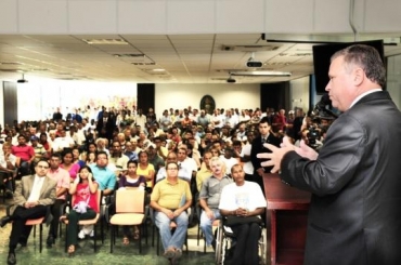 Assinatura de Ordem de Serviço para Pavimentação Asfáltica em bairros de Cuiabá
