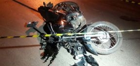 Acidente entre carro e moto no bairro Pirineu