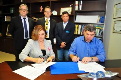 Presidente Guilherme Maluf e Desembargadora Beatriz Theodoro assinam convnio