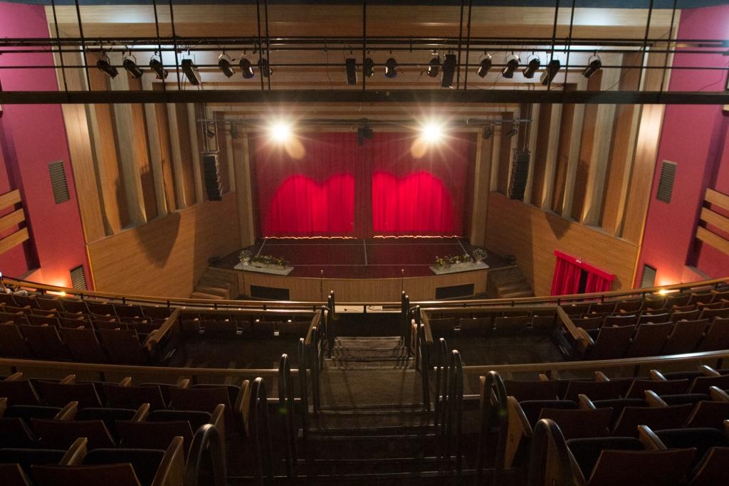 Depois de passar por obras de reforma, o Cine Teatro Cuiab foi reaberto ao pblico no incio de agosto