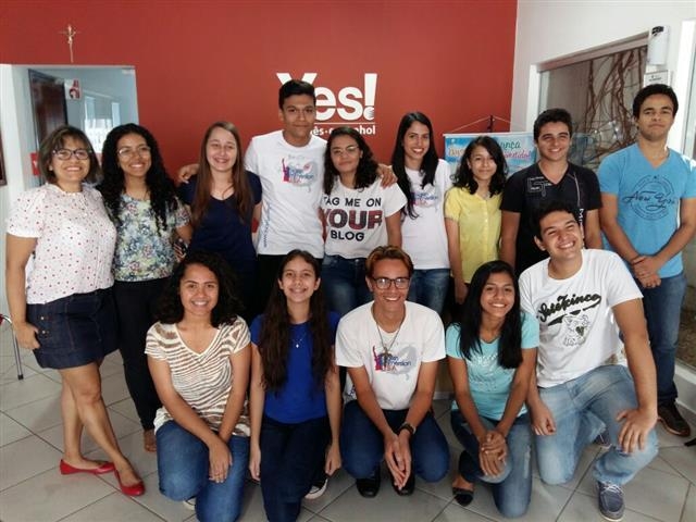 Para conquistar a vaga, entre outros critérios, os jovens são analisados pelo desempenho escolar, nível de domínio do inglês, boa relação com sua escola e comunidade