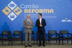 Presidente da República, Michel Temer, e o ministro das Cidades, Bruno Araújo, durante cerimônia de lançamento