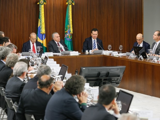 O presidente Michel Temer (centro), durante reunião do Conselho Nacional de Ciência e Tecnologia, no Palácio do Planalto