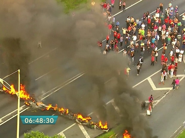 Manifestantes fecham a Anchieta em protesto contra PEC dos gastos pblicos