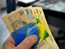 Trabalhador deve procurar agência da Caixa ou do Banco do Brasil para retirar o abono
