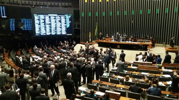 Plenrio da Cmara discute pacote de medidas anticorrupo