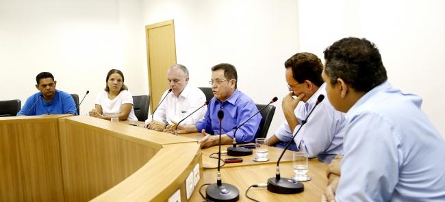 Deputado Botelho rene-se com comerciantes de Bonsucesso