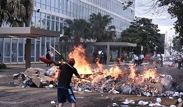 O MEC repassou  Polcia Federal imagens do circuito interno, vdeos feitos por servidores e fotos