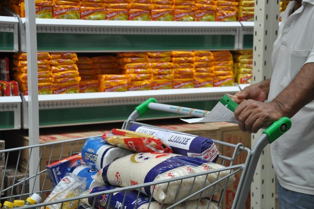 Consumidores ainda no tm o hbito de verificar a data de validade dos produto