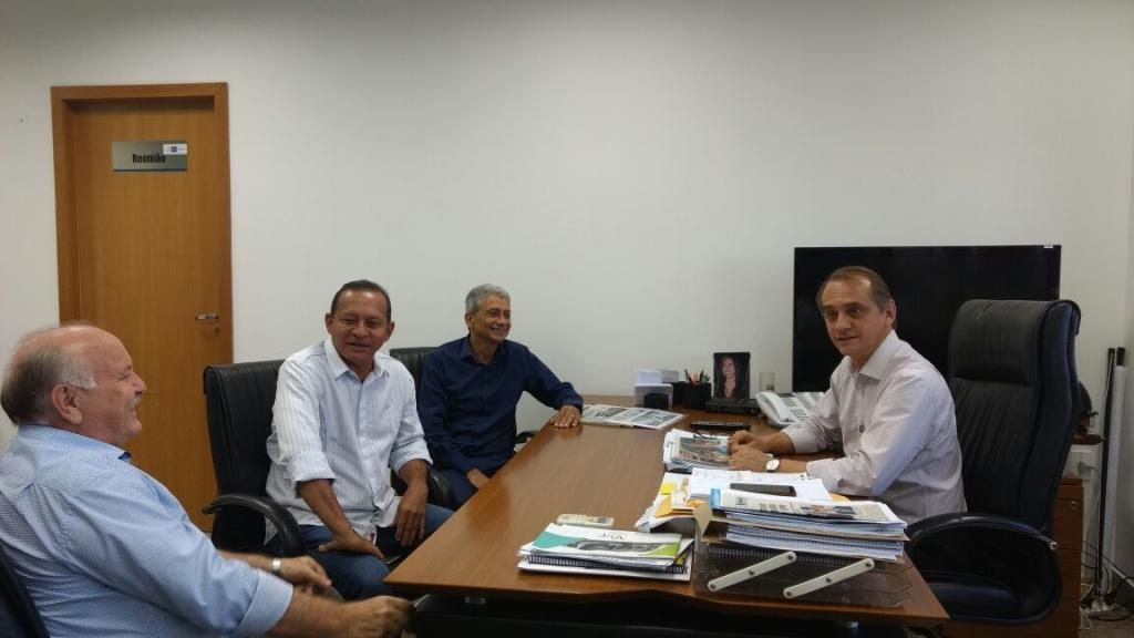 Encontro contou com a presença do presidente da AMM, Neurilan Fraga, do deputado José Domingos Fraga e prefeitos