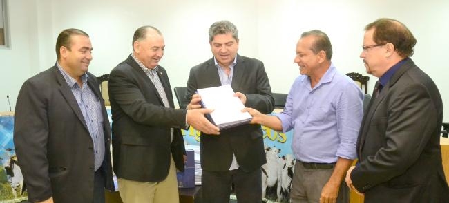 Coletiva e entrega do relatrio final da CPI dos frigorificos