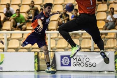 Atletas universitrios e Federao Mato-grossense de Esportes Universitrios.