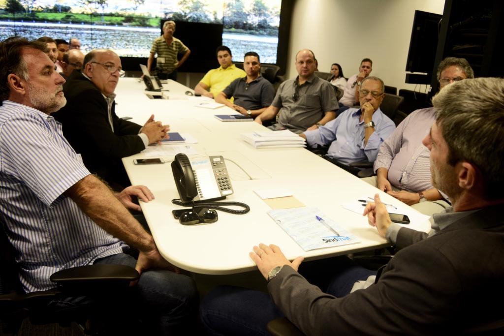 O secretrio de Segurana Pblica, Rogers Jarbas, recebeu representantes do Sindicato das Empresas de Transportes de Cargas em Mato Grosso (Sindmat), para traar atuao no Estado