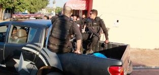 Corpo de Andr foi retirado na carroceria de uma caminhonete