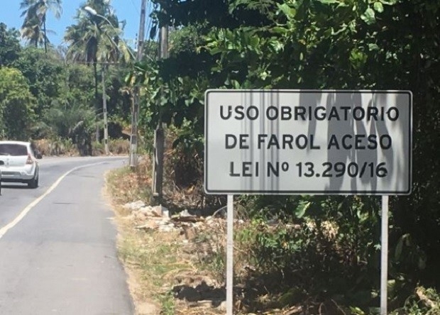 Exigncia de farol aceso de dia nas rodovias comeou a valer em julho passado