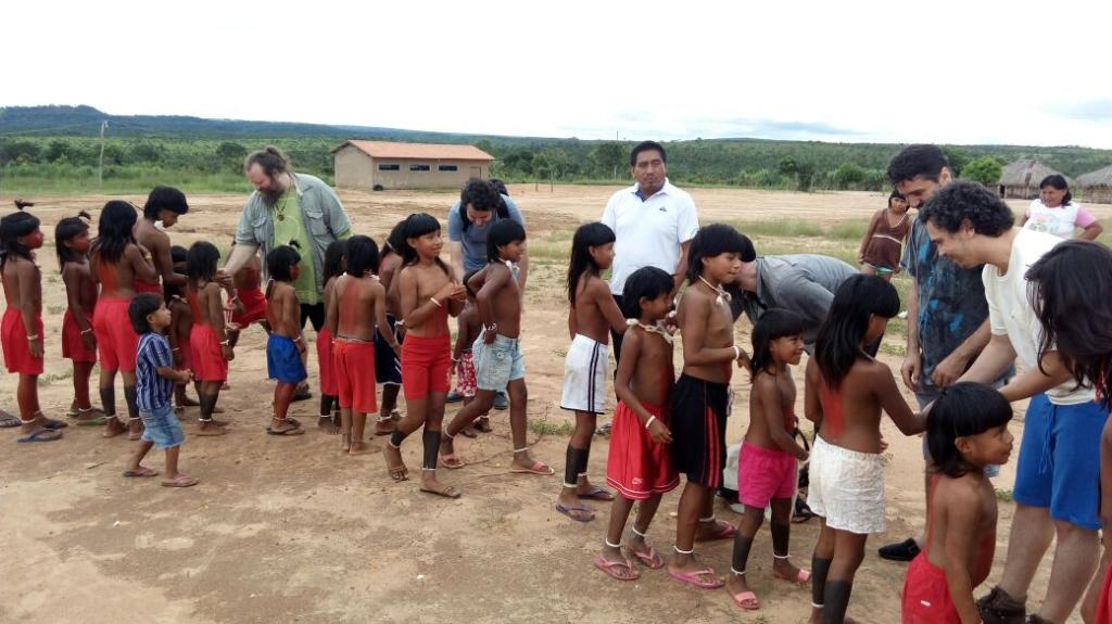 Professores e alunos do curso visitaram aldeia xavante, em Barra do Garas, onde participaram de trocas culturais