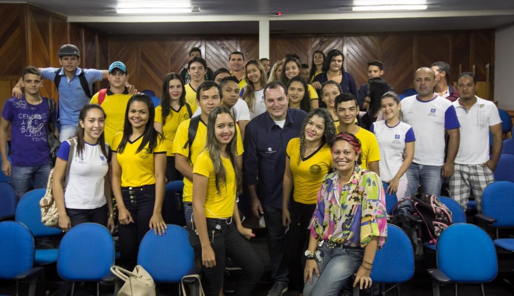 Alunos da Escola Estadual Jardim das Flores compareceram em bom nmero
