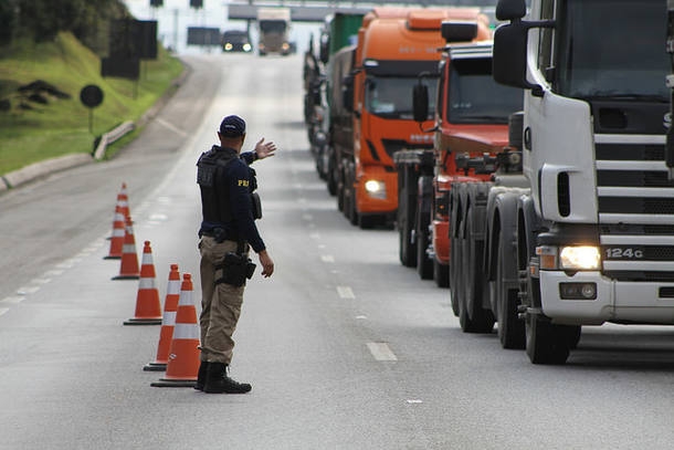 A PRF fiscalizou 143 mil pessoas em rodovias do Pas todo