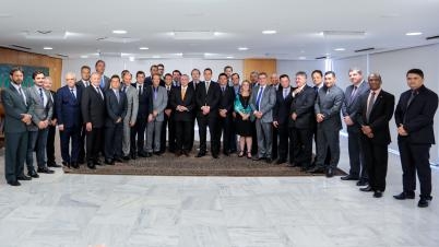 Deputado Eduardo Botelho participa de reunio com Presidente Michel Temer e membros da Unale