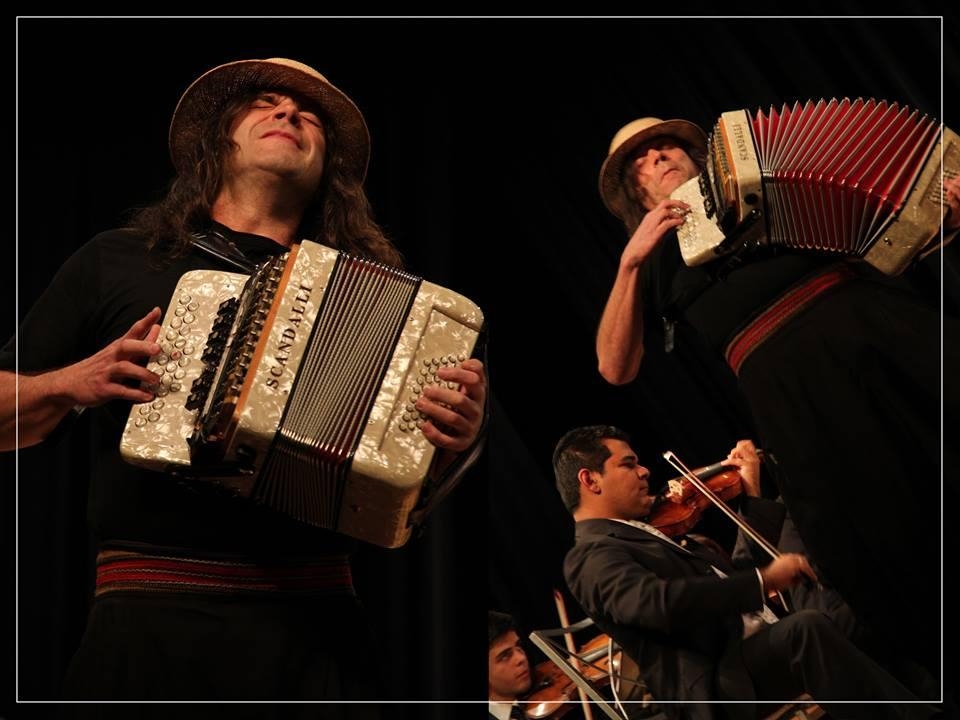 Borghetti, o gaiteiro dos pampas gacho,  um dos mais representativos artistas brasileiros de todos os tempos.