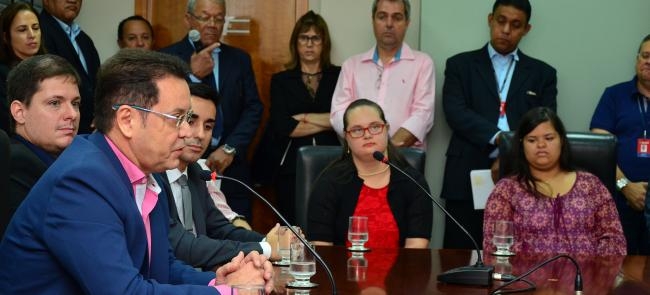 Presidente Eduardo Botelho recepciona os novos estagirios da ALMT