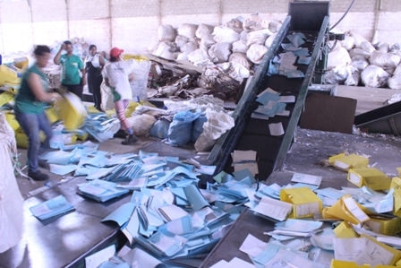 Processos criminais lotavam 2052 caixas em juizado. Papel foi doado a firma de reciclagem