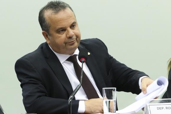 O deputado Rogrio Marinho apresenta o parecer sobre a reforma trabalhista