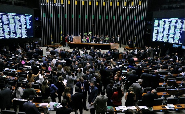 O plenrio da Cmara, durante a sesso desta tera (18)