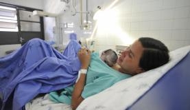 Trabalho de parto espontâneo é a única maneira 100% segura de saber que o bebê está pronto para nascer, diz Unicef