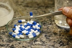 Suplementos suspensos eram vendidos em cpsulas de vitaminas A, C e E
