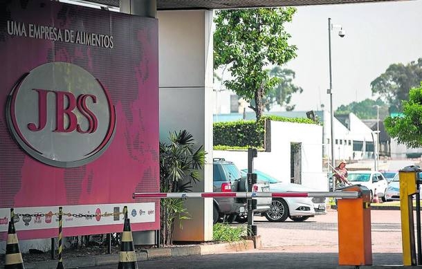 Dficit com aes do JBS se soma a rombo de R$ 18 bi registrado pela Funcef