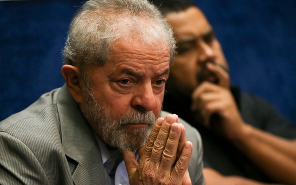 MPF acusa ex-presidente Luiz Inácio Lula da Silva de receber um triplex da OAS como pagamento de propina