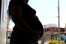 A regio com mais filhos de mes adolescentes  o Nordeste. So 180 mil crianas, ou 32% do total