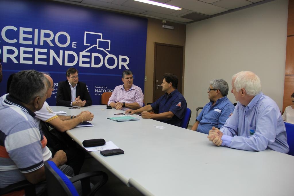 Representantes do Grupo Hilda apresentam projeto ao gestor da Sedec