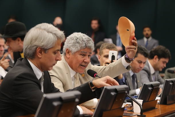 O deputado Miro Teixeira na Comisso de Constituio e Justia da Cmara, onde apresentou a PEC das Eleies Diretas.