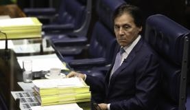 O presidente do Senado, Euncio Oliveira, na votao da MP que altera limites da Floresta Nacional do Jamanxim