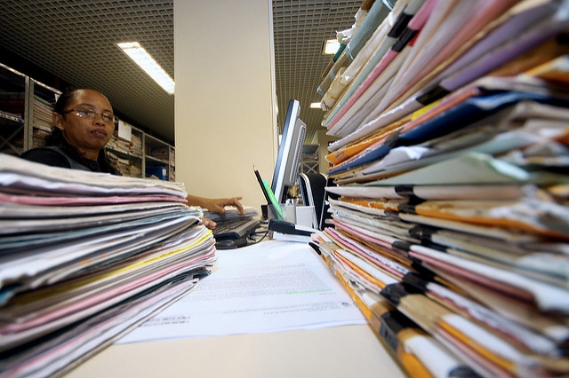 Esforço de magistrados e servidores dos 27 Tribunais de Justiça para acelerar o julgamento de processos de presos provisórios.