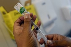 Bisnagas se desintegravam nos testes e deixavam a vacina vazar