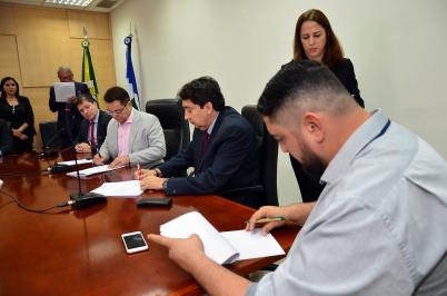 Assinatura de convnio para apresentao do Programa Cidadania em Debate do TRE