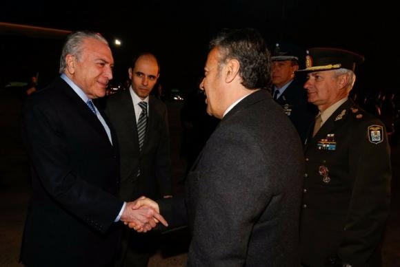 Temer  recepcionado ao chegar em Mendoza, na Argentina, para a reunio do MercosulAlan Santos/PR