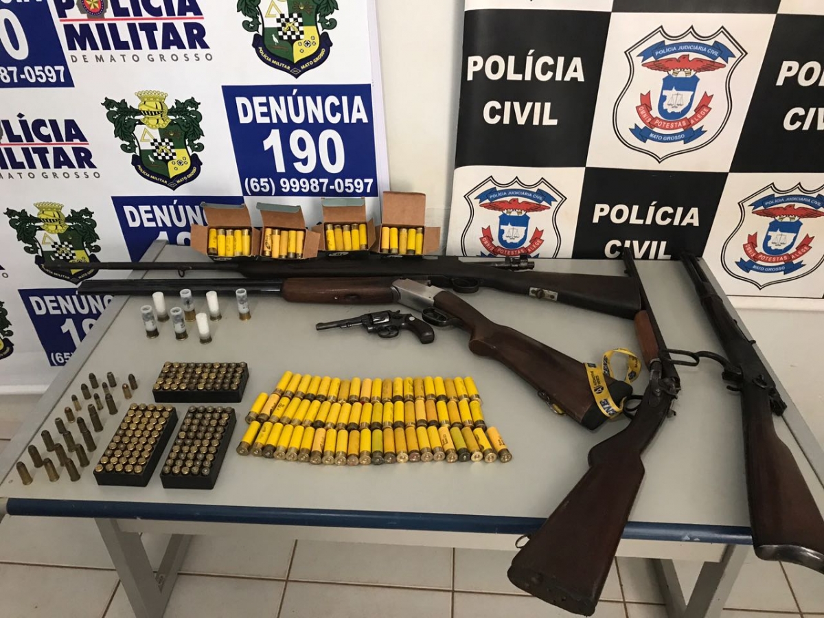 Os suspeitos estavam com toucas ninjas, mscaras e fita para amarrar e amordaar a vtima.