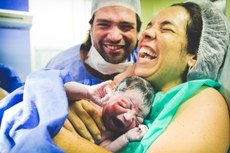 Participao do pai no parto tranquiliza a mulher e ajuda aliviar a dor