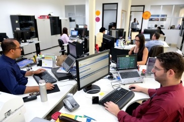 Tcnicos trabalham em sistema de mutiro reduzindo os processos pendentes
