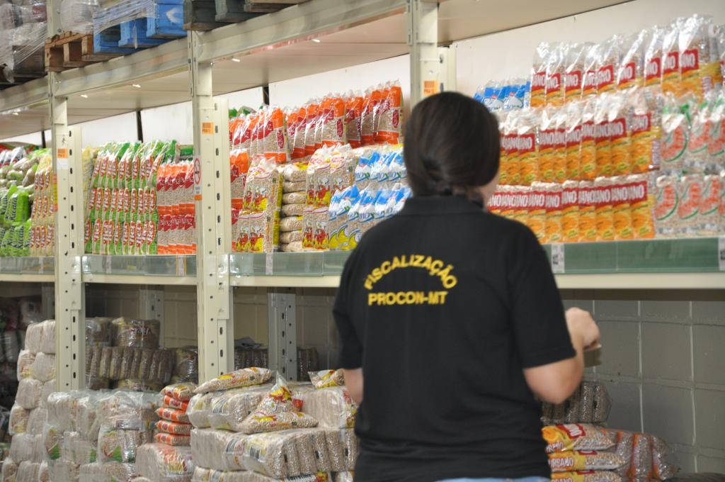 Fiscalizao do Procon-MT em supermercados