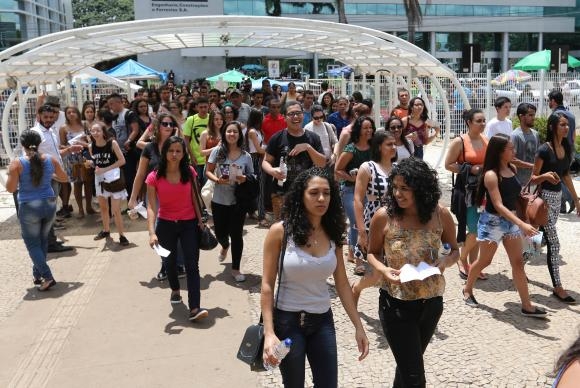 Candidatos chegam para fazer provas do Enem